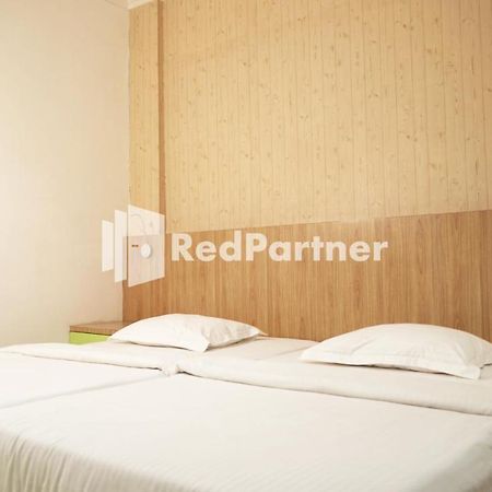 Wisma Sederhana Mitra Reddoorz Медан Екстер'єр фото