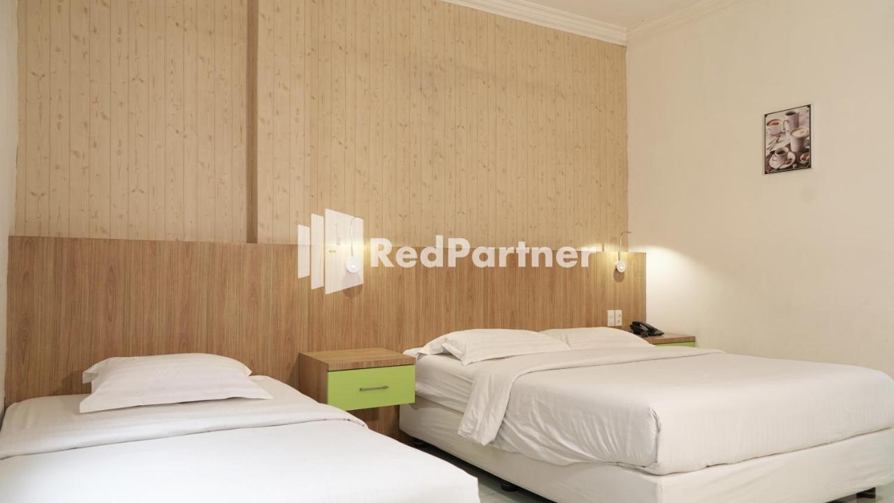 Wisma Sederhana Mitra Reddoorz Медан Екстер'єр фото