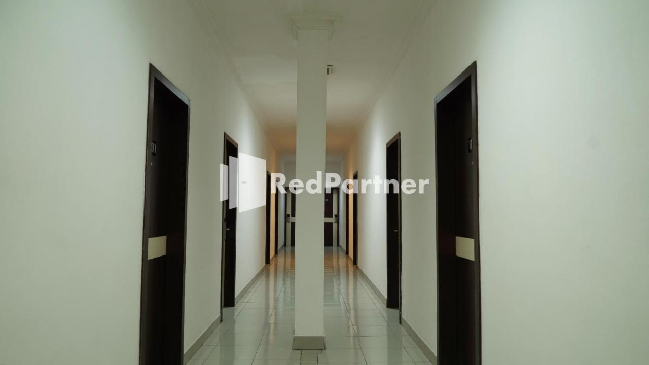 Wisma Sederhana Mitra Reddoorz Медан Екстер'єр фото