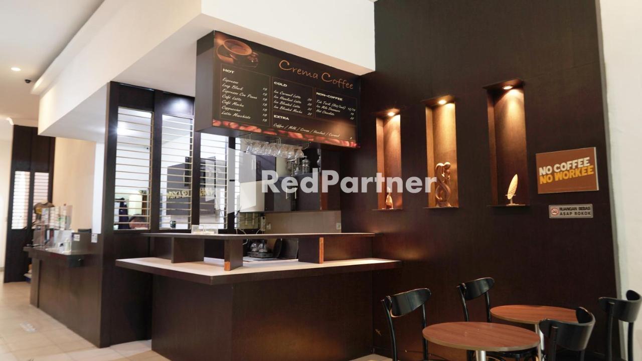 Wisma Sederhana Mitra Reddoorz Медан Екстер'єр фото