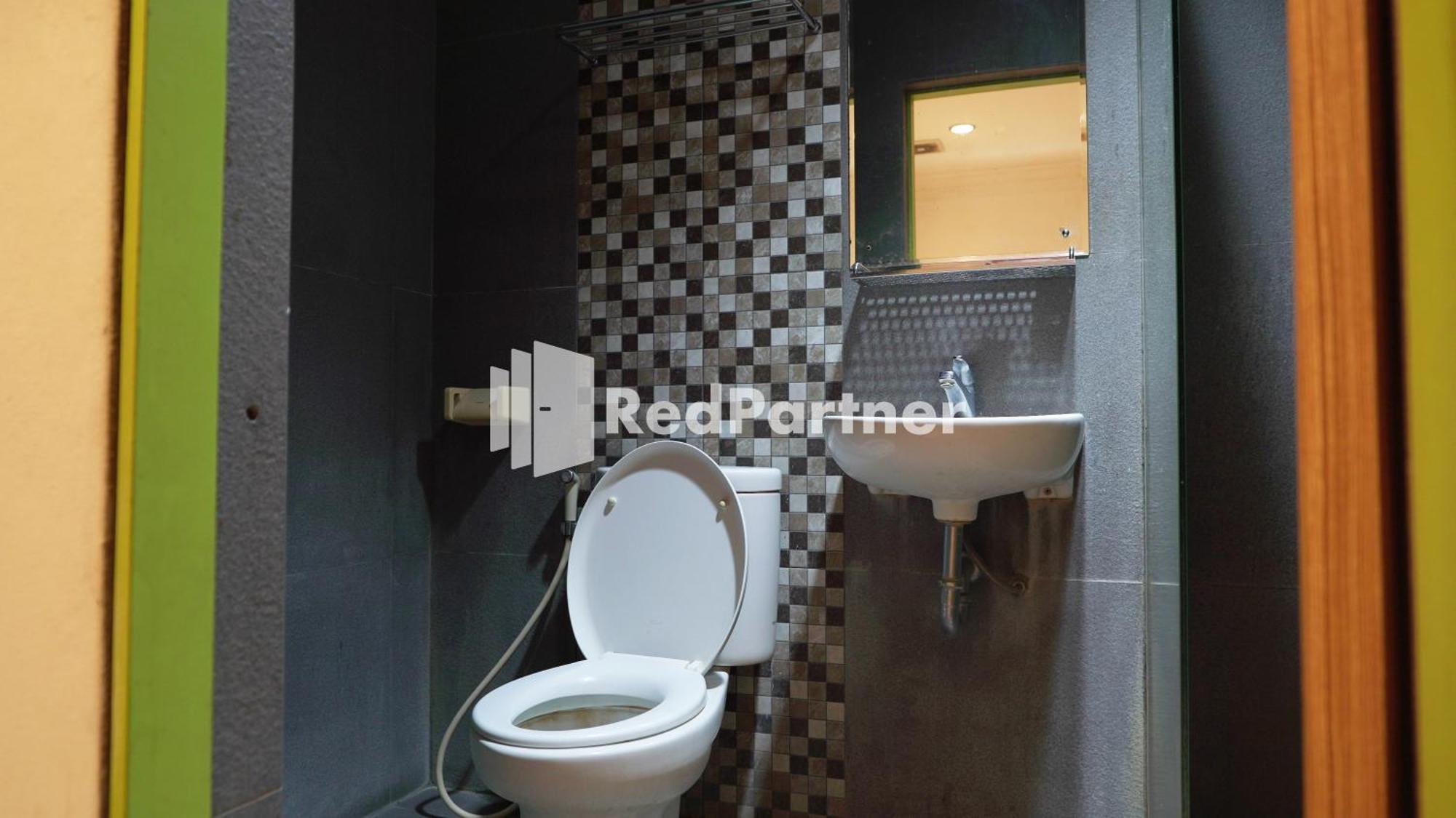 Wisma Sederhana Mitra Reddoorz Медан Номер фото
